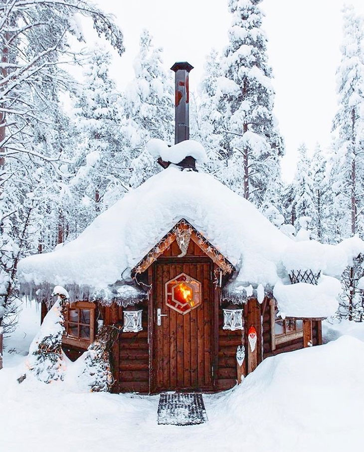 Домики зимой (24 фото)